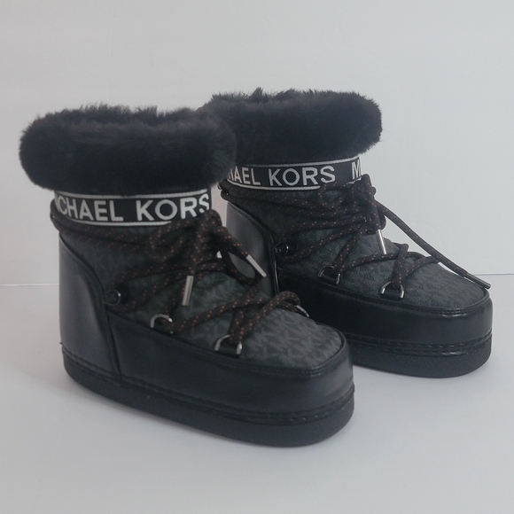 Michael Kors Zelda Snow Boot Size 6M - Picture 10 of 12